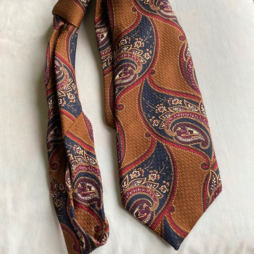 GANT Limited Ed. vtg. 100%silk imported fabric men’s necktie.